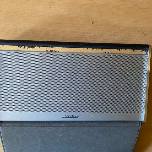 Bose soundlink Bluetooth Mobile speaker - Leather - ( READ ) - Picture 8 of 9